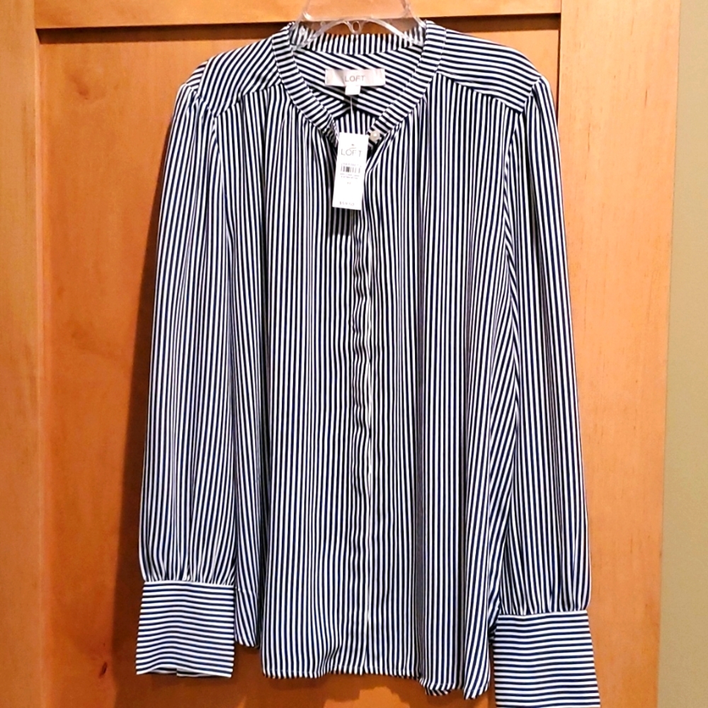 Loft NWT blouse cute back M
